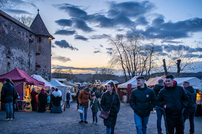 Impressionen vom Historischen Ostermarkt auf der Burg Ronneburg