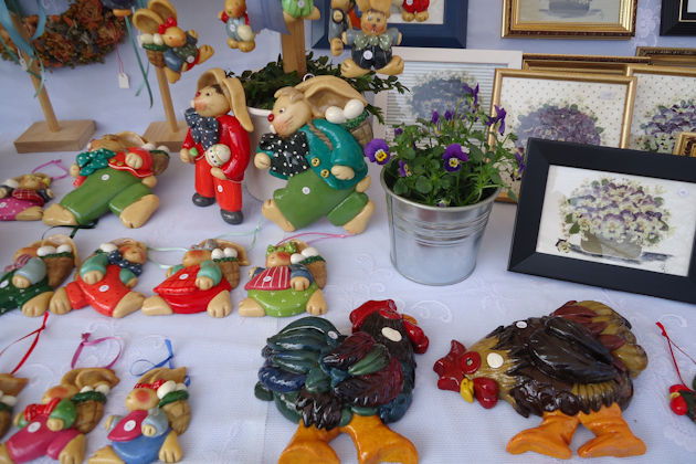 Impressionen vom Kunsthandwerklichen Ostermarkt am Karl-August-Platz in Berlin
