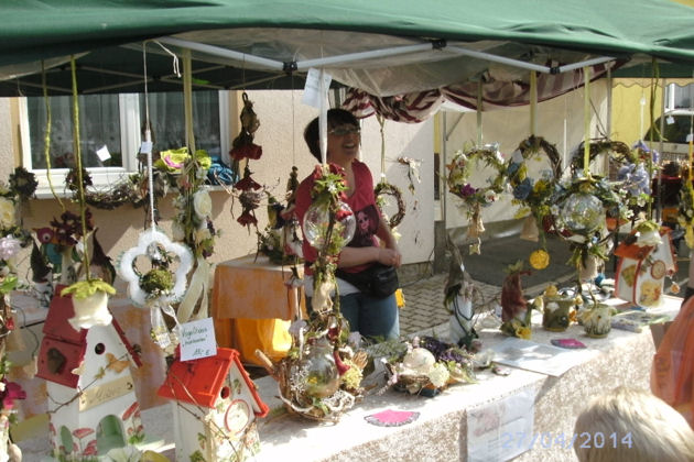 Gut gelaunte Händler beim Langgrüner Markt, welcher immer am Sonntag nach Ostern stattfindet.