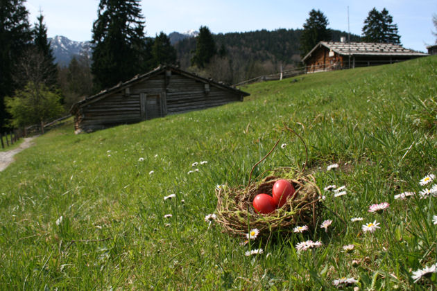 Das Freilichtmuseum Glentleiten lädt am Ostersonntag und Ostermontag wieder zum Ostereiersuchen ein.