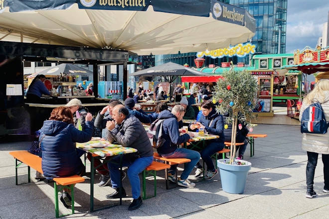 Impressionen vom Ostermarkt auf dem Potsdamer Platz in Berlin