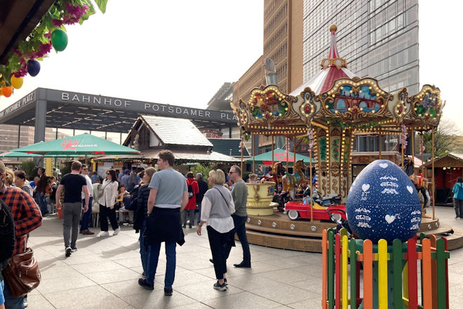 Impressionen vom Ostermarkt auf dem Potsdamer Platz in Berlin