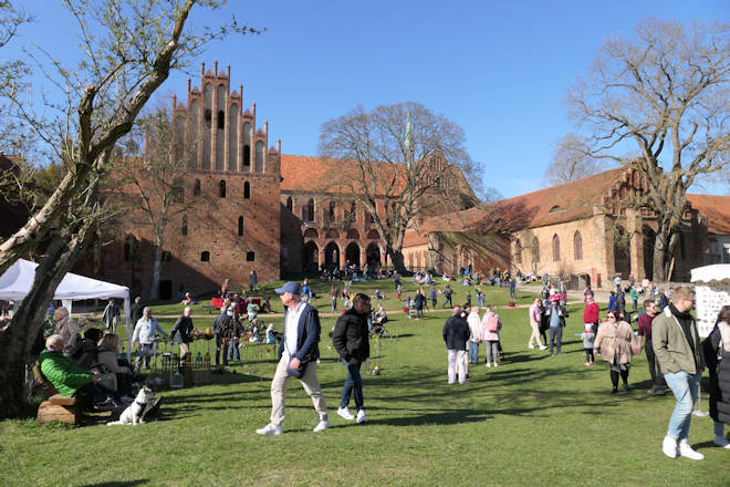 Impressionen vom Ostermarkt im Kloster Chorin