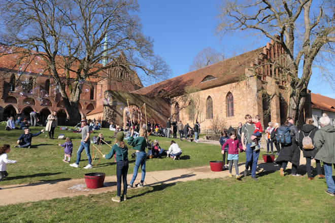 Impressionen vom Ostermarkt im Kloster Chorin