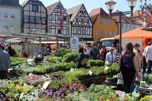 Zum Ostermarkt in Bad Neustadt wird es in der Innenstadt der Kurstadt an der Saale richtig voll