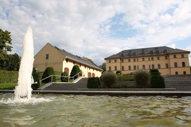 Der Schlosspalais-Komplex ist Schauplatz für den Ostermarkt in Lichtenstein/Sachsen.