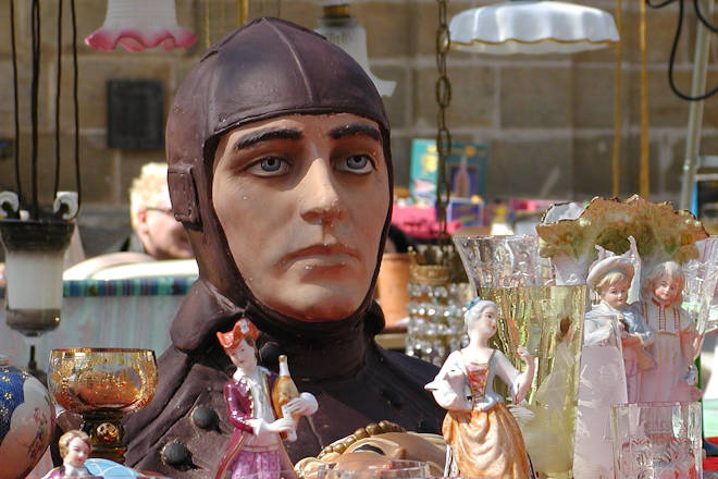 Beim Ostertreff der Trödler in Remscheid gibt es so manche Kuriositäten zu entdecken.