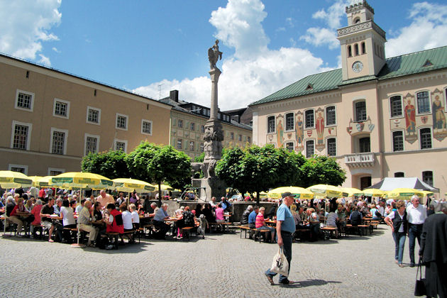 Das alljährliche Spargelfestival in Bad Reichenhall lockt viele Besucher an.